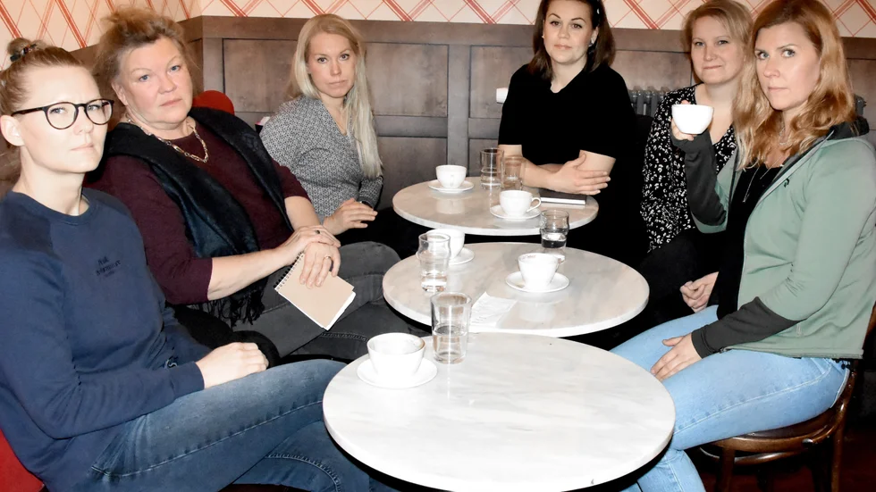 Sofia Bröms, närmast i bild till höger, här med barnmorskekollegorna från vänster Emma Sköld, Kristina Landeborg, Hanna Toolanen Hemphälä, Ann-Sofie Bergenudd och Ellinor Mella. 