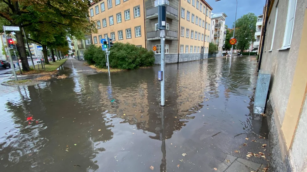 Gatan gick inte att se under vattenmängden.