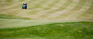 Golfbil skenade - kvinna bröt foten