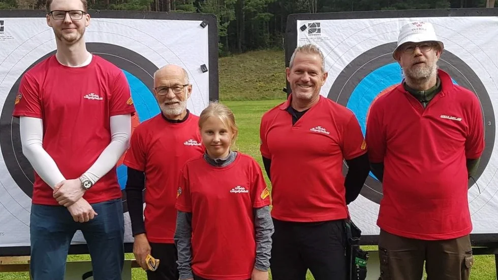 Joakim Rappu, Kjell Franzén, Maya Hedlund, Ivan Johansson och Hans Krusell representerade Motala på bågskytte-DM i Mjölby. Alla tog medalj.