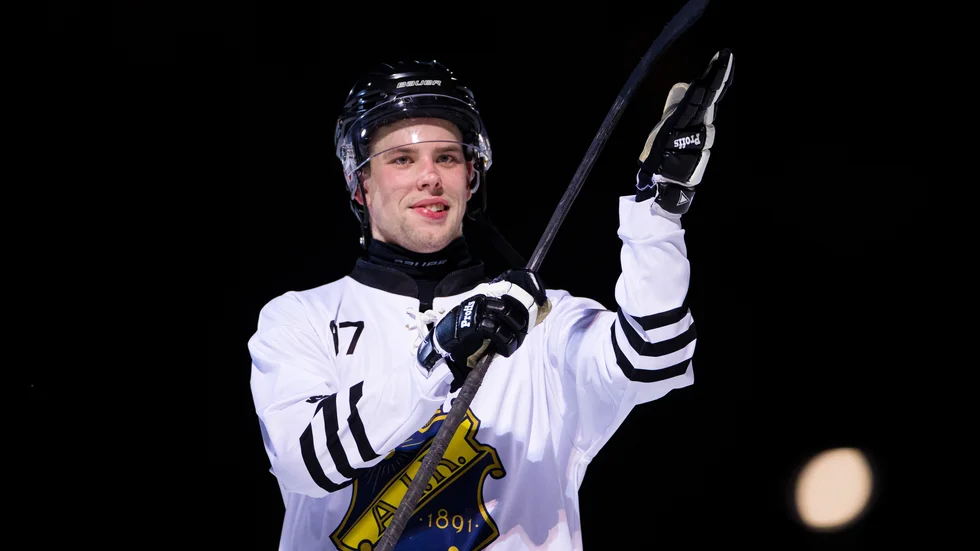 Christian Frohm sköt AIK Bandy till SM-semifinal.