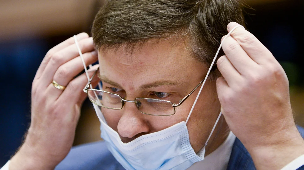EU:s handelsansvarige förste viceordförande Valdis Dombrovskis är nöjd med den kontroll av vaccinexport som nu förlängs till i sommar. Arkivfoto.