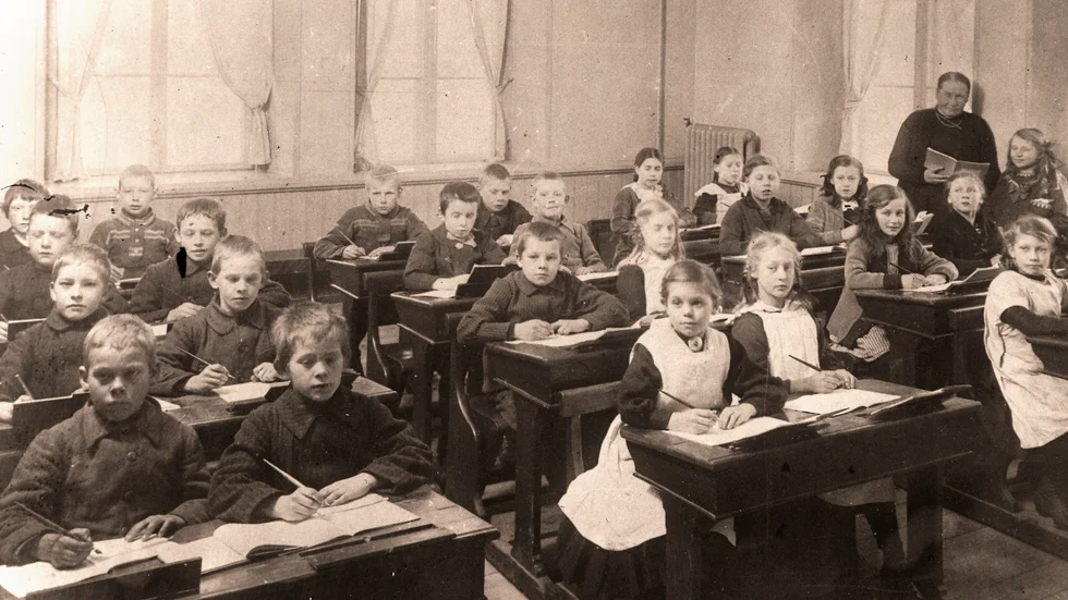 Klass 3 A i Finspång år 1916, fotograferad i Ekmanska skolan.