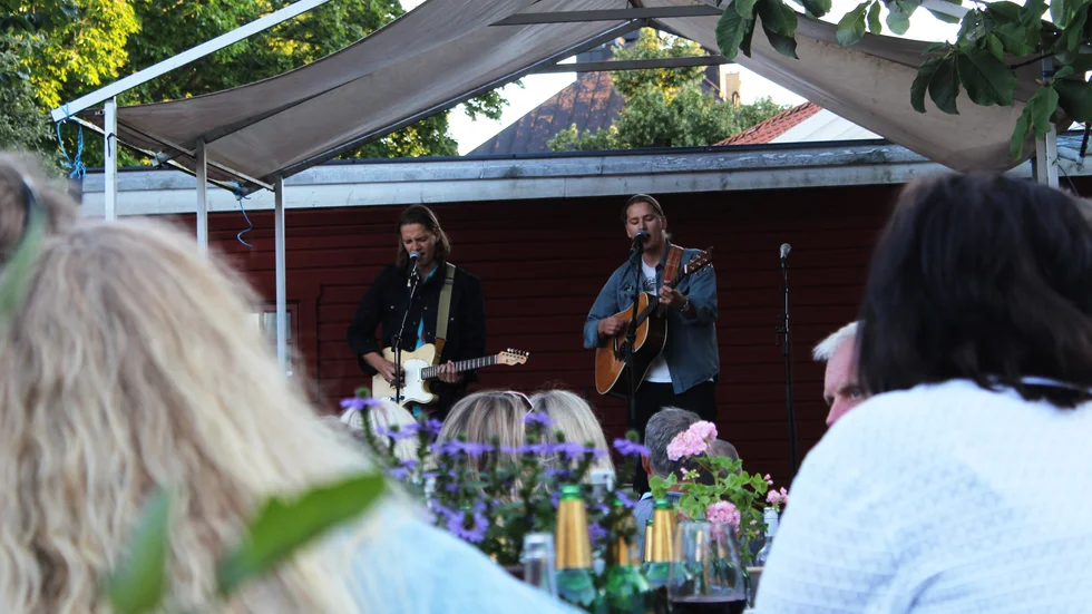 Dimpker Brothers kunde under spelningen meddela att de äntligen kommer släppa ny musik. Första låten släpps till hösten.