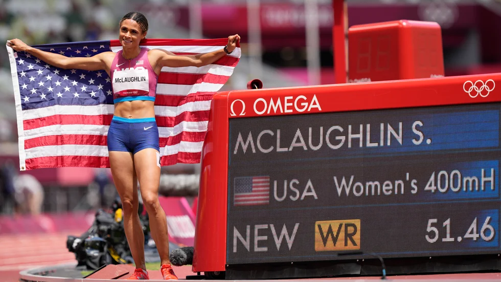 Sydney McLaughlin firar sitt OS-guld och världsrekord på 400 meter häck.