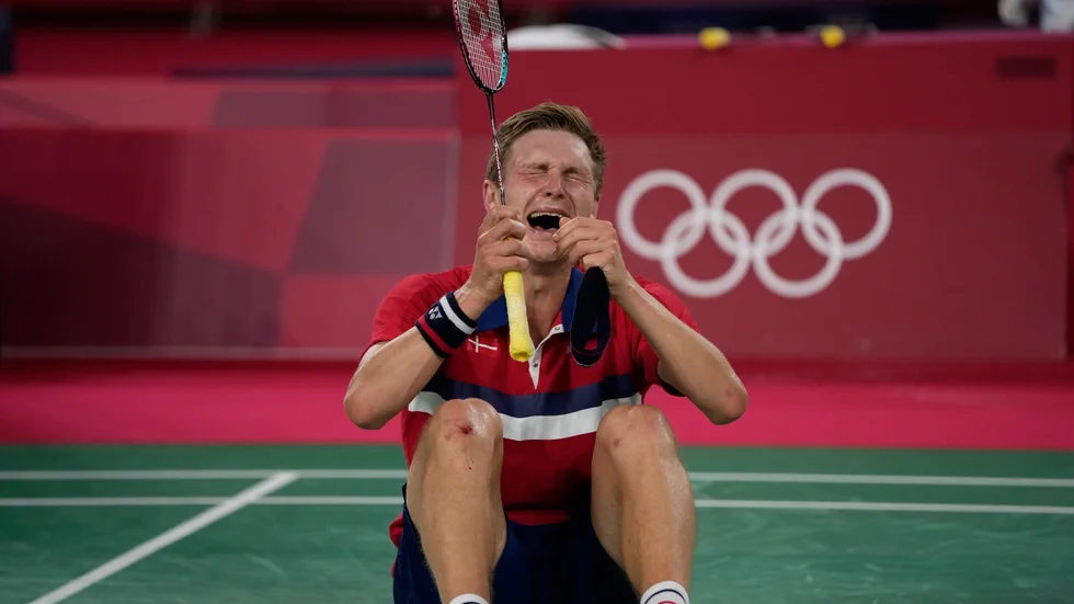 Danmarks Victor Axelsen bröt ihop och började storgråta av glädje när OS-guldet var säkrat