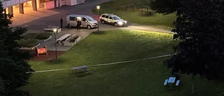 Polisen utreder misstänkt våldtäkt - område utomhus avspärrat
