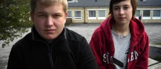 Elever skriver uppsats om egna och andras fördomar