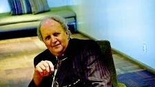 "Snällhet, godhet och anständighet är stora saker. Det borde vi komma ihåg, många är generade över att skriva om godhet, men det är en underbar sak", säger Alexander McCall Smith, på besök i Stockholm. Foto: Pontus Lundahl/Scanpix