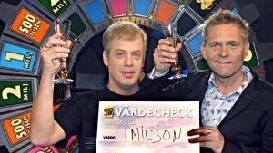 Glad vinnare. Ove Grönkvist från Västervik är nybliven miljonär, sedan i direktsändningen av Bingolotto stoppade lyckohjulet på en miljon. Programledaren Rickard Olsson gratulerar.Foto: Bror Augustsson