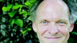 Talad radio. Efter att ha gjort underhållningssuccén "Metropol" i tio år tröttnade Ingvar Storm på musiken och ägnade sig åt talad radio. Nu jobbar han med "Spanarna", "På minuten" och "Sommar".Foto: Jessica Gow/Scanpix