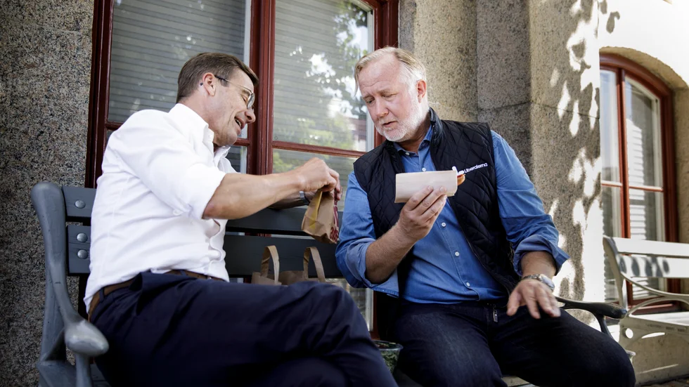 Ulf Kristersson (M) och Johan Pehrson (L) tassar på tå runt regeringsfrågan.