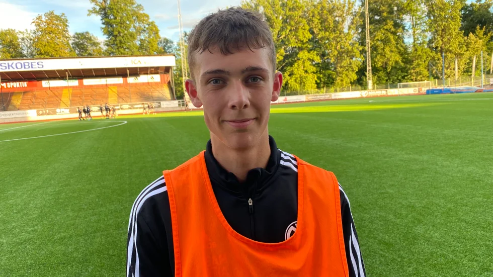 Max Pettersson från Västerås SK tycker att det är ett perfekt steg om han får speltid i ettan hos Motala AIF.