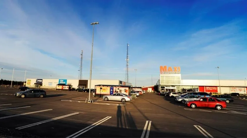 I lokalen till höger om Clas Ohlson pågår inflyttning. Enligt uppgifter till VT är det Stadium som är på väg in.