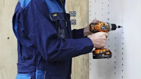Det är först när man borrar i tuffare material som skillnaderna mellan en billig och dyr skruvdragare blir tydliga, visar Testfaktas laboratorietest.