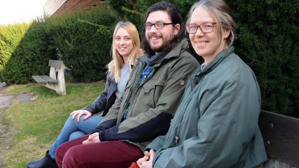 Viselever och folkmusikelever på Gamleby folkhögskola ska ha konsert tillsammans. Från vänster Angelica Magnusson, Patrik Hagman och Margareta Engquist.