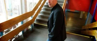 Utskriven från a-kassan när kommunen dröjde med intyg