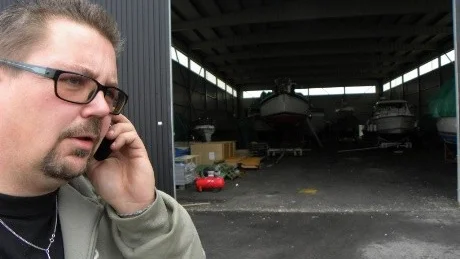 Ove Törnqvist, platschef på Blankholms varv, vid hallen där utombordarna stals.
Foto: Anders Jacobsson