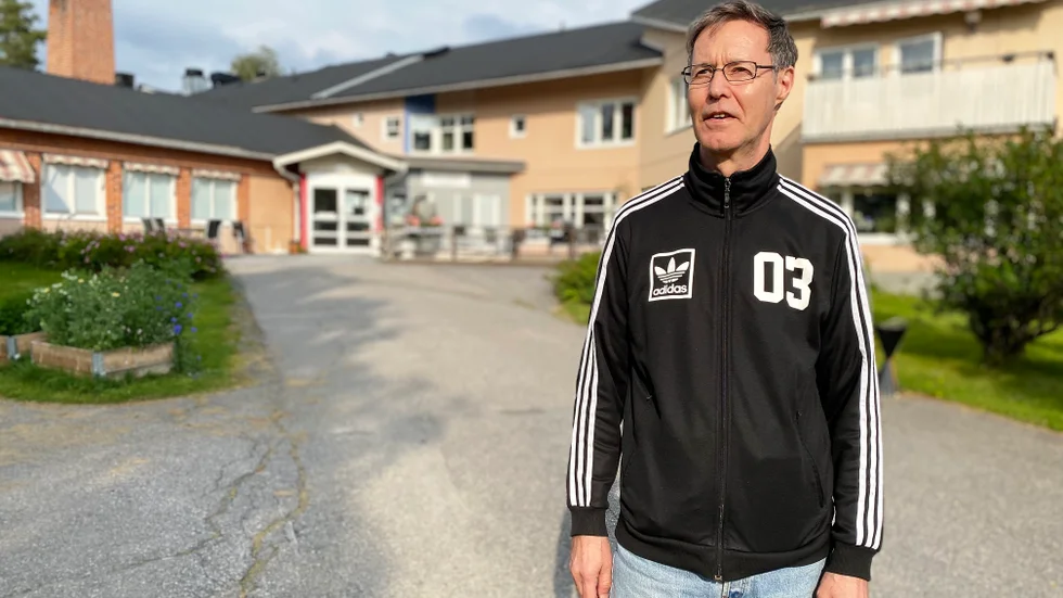 Ingemar Fryklunds 96-årige pappa bor på det särskilda boendet Miklagård i Malå. Han tycker att det har blivit bättre där sedan problemen uppmärksammades, men att det fortfarande finns sådant som behöver förbättras.