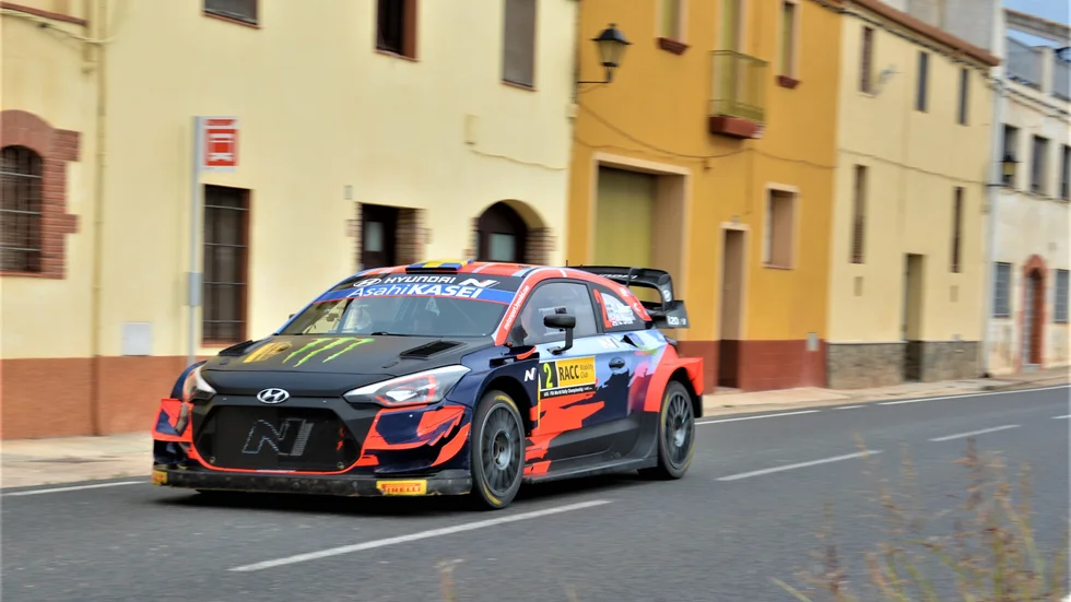 Svenske Oliver Solberg och Elliot Edmondson, med fabrikskontrakt för Hyundai, fick äntligen till en vändning i karriären som resulterade i en fjärdeplats i belgiska VM-rundan Ypres Rallyt.