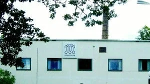 Anrikt företag. Ankarsrum Industries AB lider inte av den gamla bruksandan. På torsdag slutar den sista varslade personalgruppen, undantag är ett tiotal anställda som har fått förlängning i en månad. Tillfälligt anställda från bemanningsföretag tar över deras jobb i produktionen. Foto: Margareta Ljungblad
