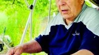 Upprörd och oroad. Gösta Ljungblad, 86 år, har varit utan ett fungerande personlarm i över ett dygn nu. FOTO: Mattias Ahlm