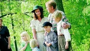 Halvdokumentär. "Miraklet i Småland" är en halvdokumentär skildring av småföretagarandan i Gnosjö.