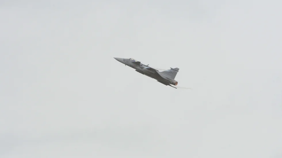 Försvarsmakten undersöker möjligheten att skicka upp satelliter med hjälp av Jas 39 Gripen. 
