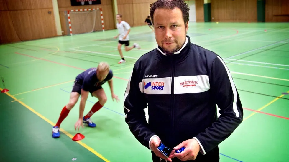 Tränare. WIBK:s tränare Fredrik Johansson hoppas få fart fart på sitt lag efter den tunga inledningen på säsongen.