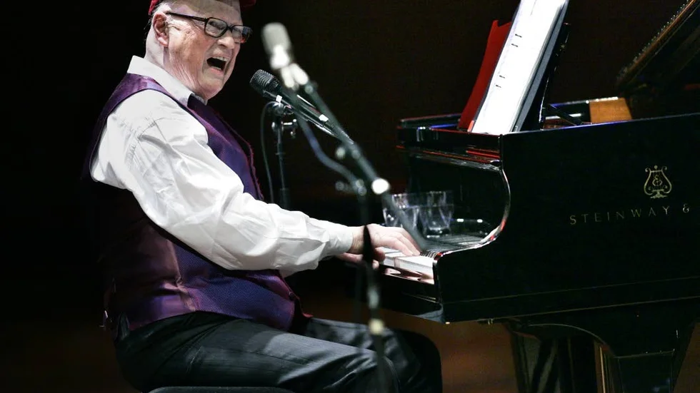 Povel Ramel  borde vara given i Swedish Music Hall of Fame, skriver Henrik Scheutz.