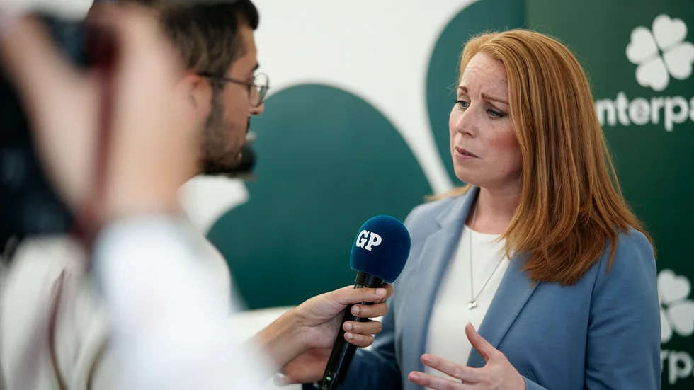 Annie Lööf (C) valde att fortsätta valrörelsen, trots det misstänkta dödshotet i Visby. "Det är viktigare nu än nånsin", säger hon. På fredagen höll Lööf en pressträff i Göteborg.