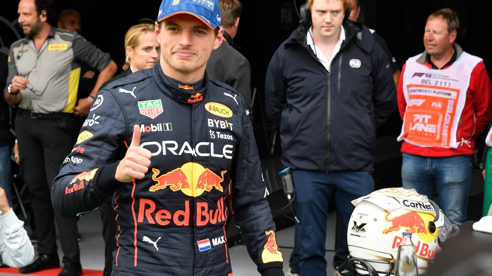 Max Verstappen var snabbast men tappar pole position på grund av motorbyte.