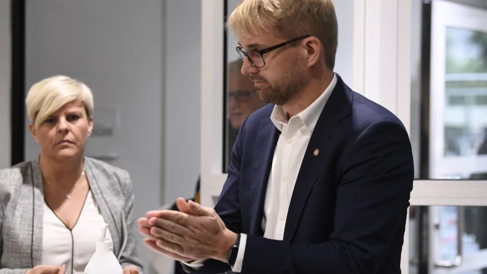 Stadsledningen i norska Bergen inför nya restriktioner efter ett utbrott av smitta i förra veckan.