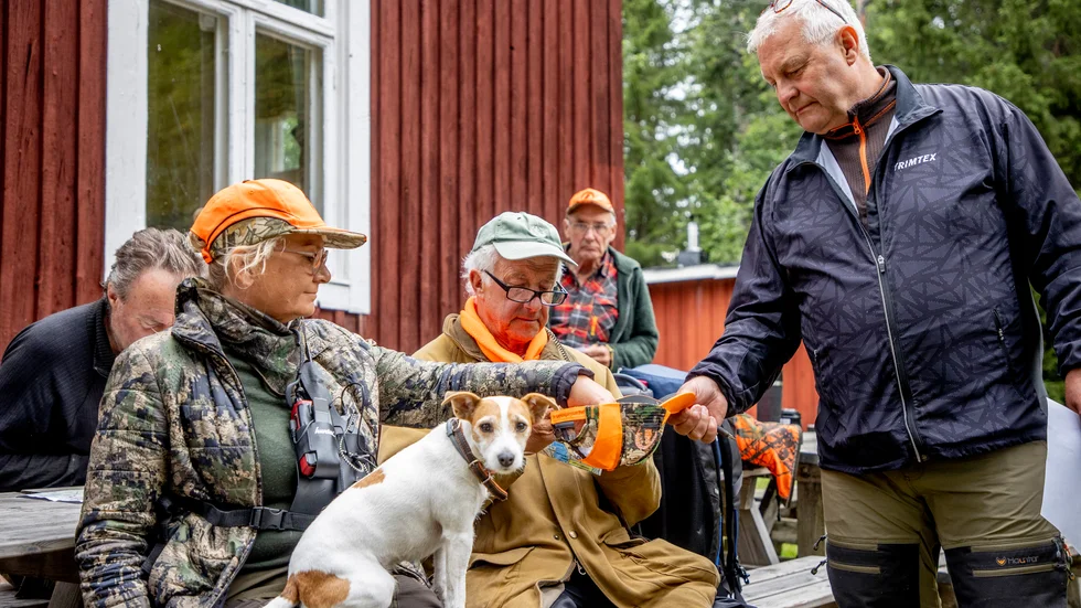 Jägare och skyttar hör till landets absolut mest laglydiga  invånare. Annars blir de av med sina vapen. Att försöka trycka åt dem ytterligare, bara för att verka hård, är gement och lumpet.