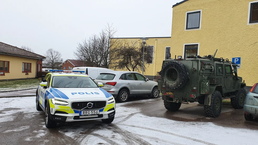 Ett av de stulna fordonen hittades utanför Västerås och det andra hittades några dagar senare i Sala kommun.