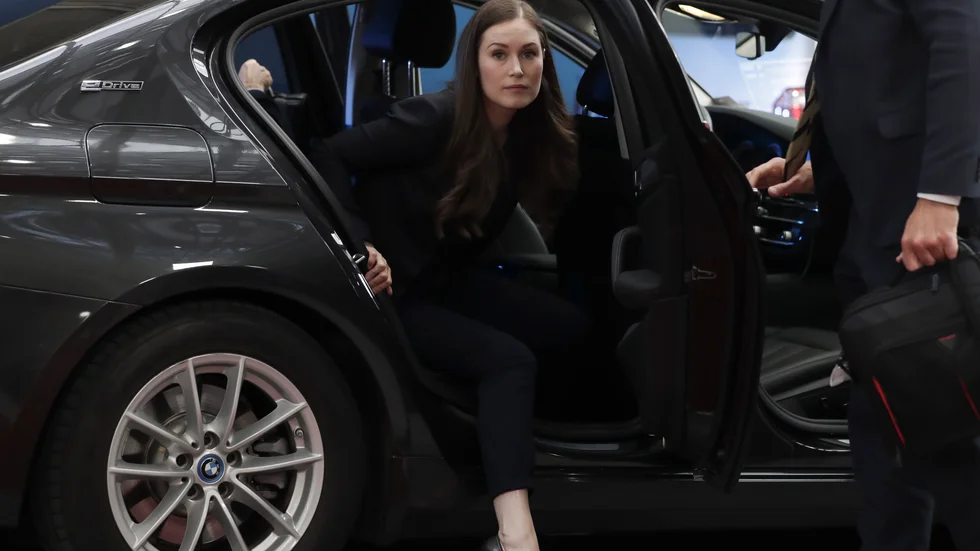 Finland, lett av statsminister Sanna Marin (S), ökar resurserna till försvaret rejält. Den svenska regeringen bör följa de finska socialdemokraternas analys, inte minst om det täta försvarssamarbetet ska vara jämlikt. 