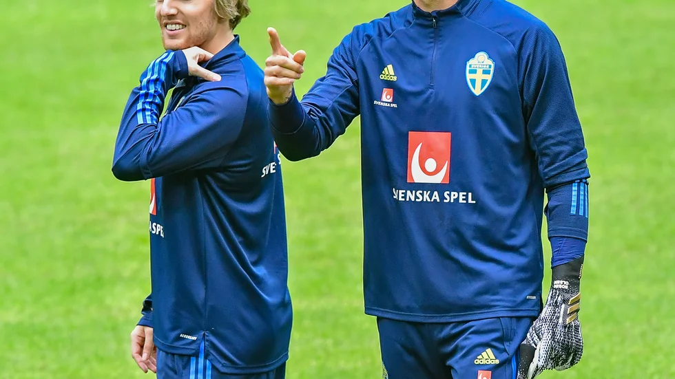 Robin Olsen (till höger) har länge varit förstavalet i landslaget.