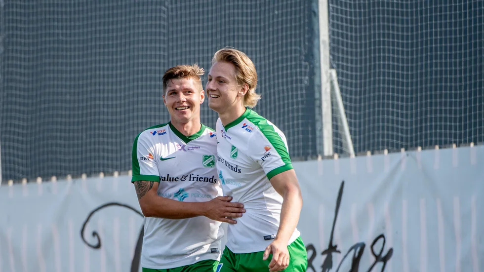 Radek Erlich och Mathias Hedmark-Dackenberg, till höger, firade stora triumfer när Morön 2019 säkrade avancemanget till division II.