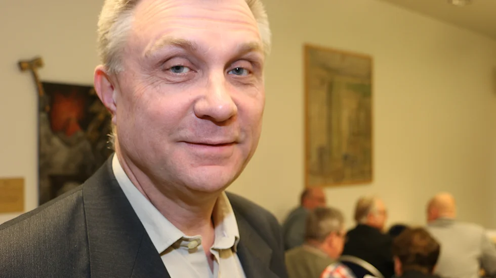 Fullmäktigeledamoten Mattias Wärnsberg (S) föreslår att Hultsfreds kommun etablerar ett vänortsutbyte med någon ort i Israel, som ett sätt att bromsa antisemitismen.