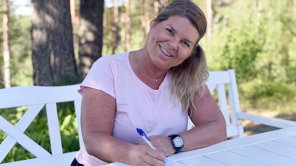 ”Ekonomin är förstås inte densamma när jag pluggar, men jag mår bra och det är min tid nu. Våra tre barn är stora och jag kan satsa på mig själv”, säger Helena Bergman.