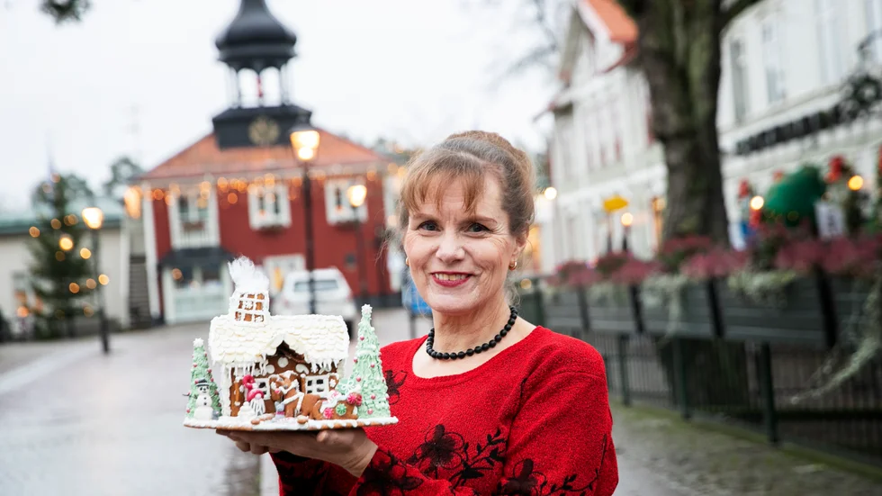 Irene Englund berättar att hon fick blodad tand för pepparkakshus efter hon ställt upp i en pepparkakshustävling i Södertälje för fyra år sedan.