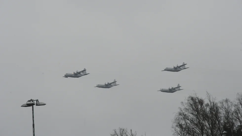 Fyra stycken TP 84 Hercules kommer att flyga. Närmast kan man se dem över Linköping cirka 12:25 under onsdagen.