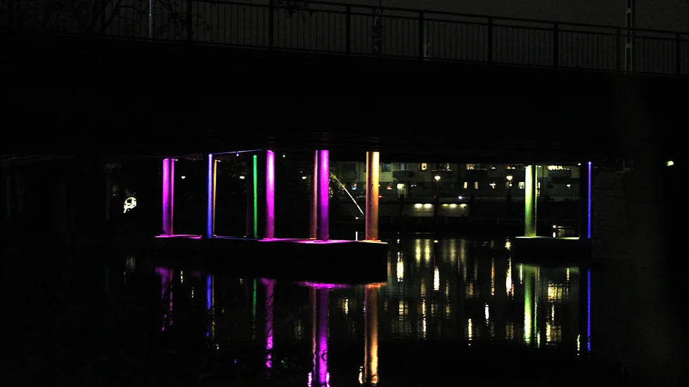 Årets installation vid Tullbron heter "I skuggan av natten".