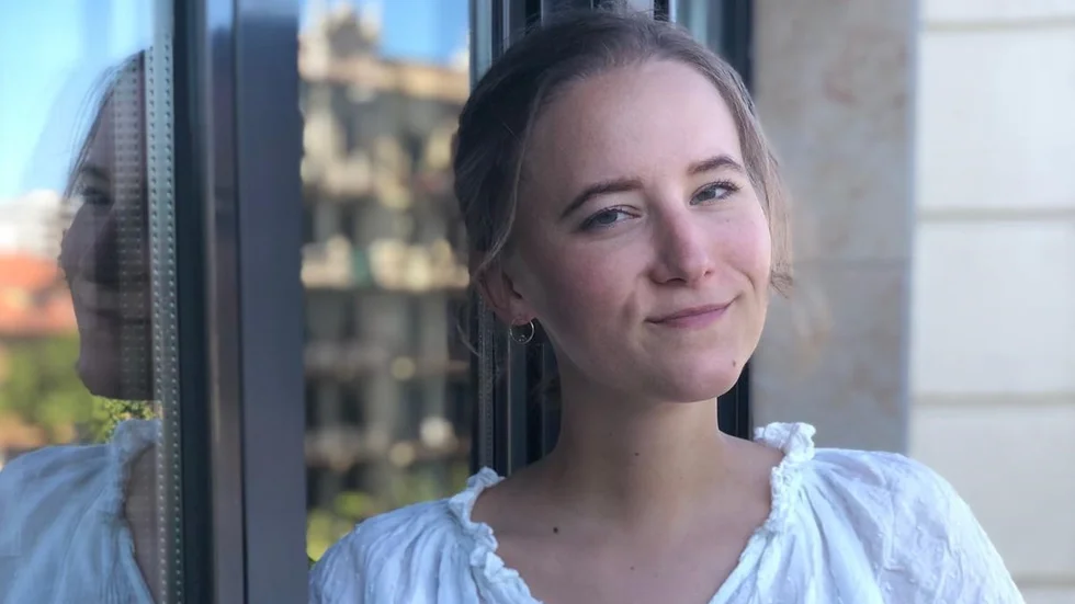 "Jag älskar att jobba på kontrakt. När jag slutar har jag frihet att välja bland både film och teater", säger Linnea From som jobbar som kostymassistent i Glasgow.