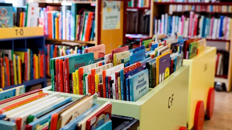 Ge barnen en relation till bibliotek och läsande, skriver Eva Magnusson.
