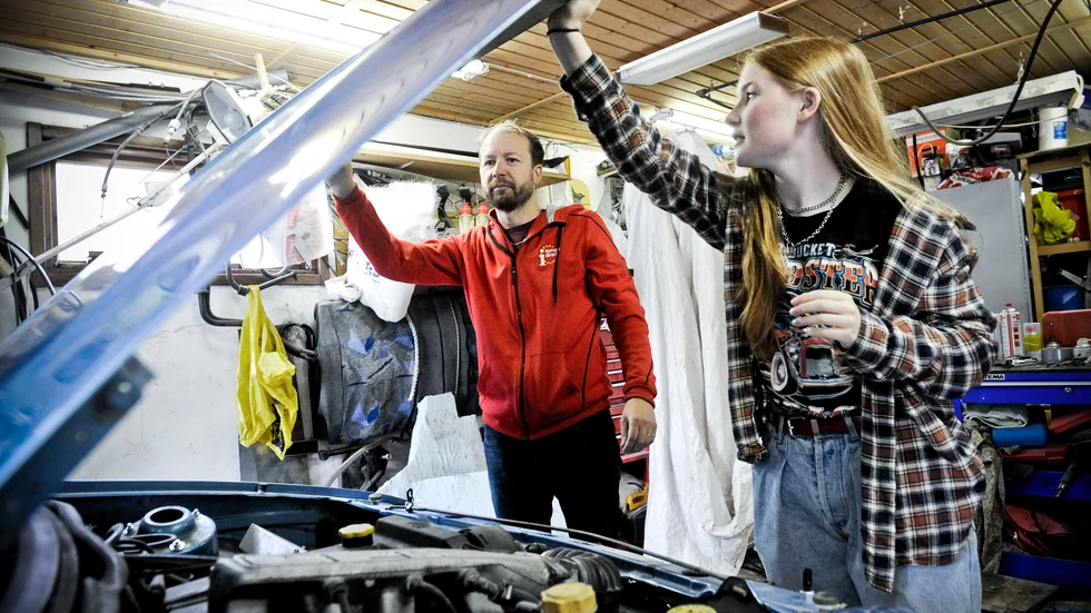Gustaf och Kajsa har lagt ner många timmar i garaget på att bygga om Sierran till en EPA. På Motorveckans fordonsutställning, som i år hölls på nätet, belönades bygget med ett hedersomnämnande.