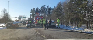 Olycka vid Vallarondellen – flera enheter på plats