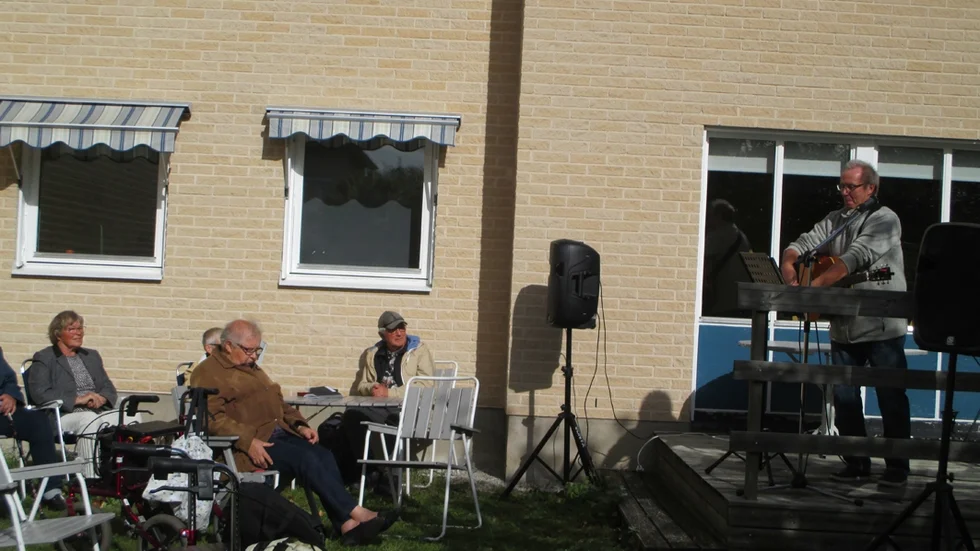Solen värmde gott, när man hade skydd för vinden.