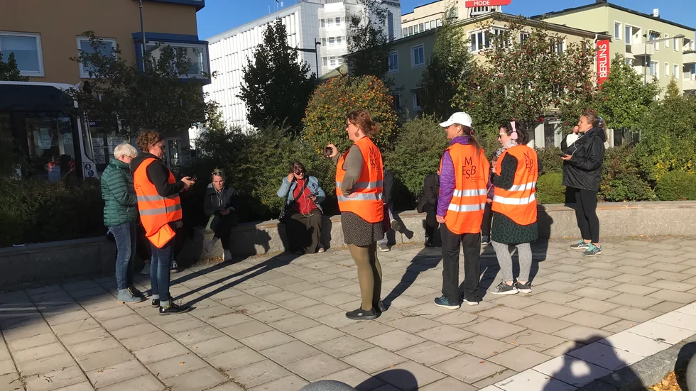 Premiären av ”Kartan över oss” gick av stapeln i Boden samtidigt med ett 40-tal andra orter runt om i Sverige. Det blev en tänkvärd promenad in i ett existentiellt landskap, menar recensenten Andreas Hoffsten.