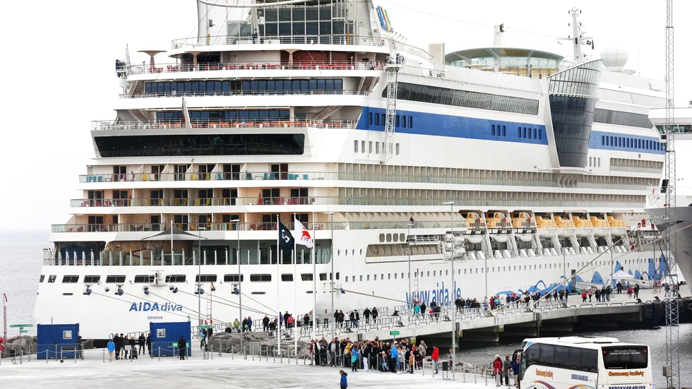 En medborgare föreslår en digital informationsskylt om kryssningsbåtarna.